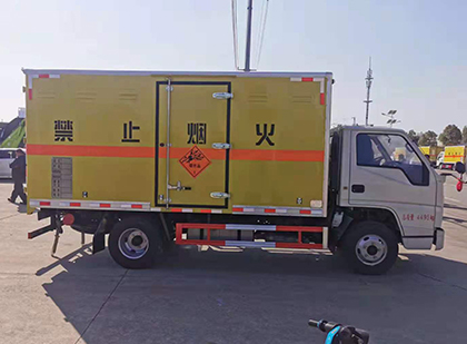 青湖路街道爆破器材运输车技术升级与安全合规新趋势